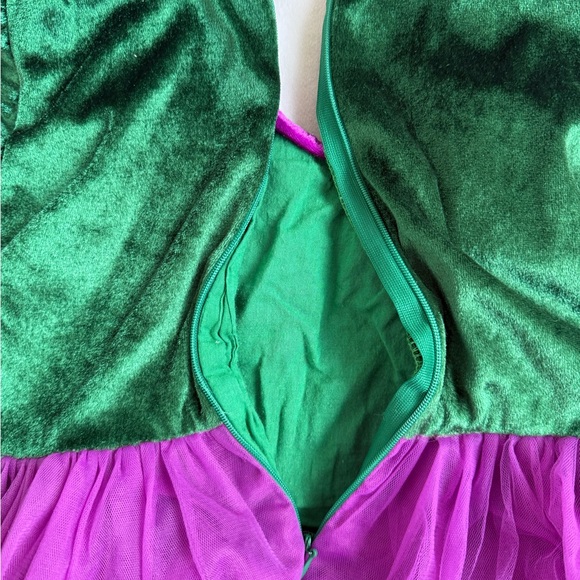 Hocus Pocus Winnie Green and Purple Kids Costume With Cape - Picture 4 of 6